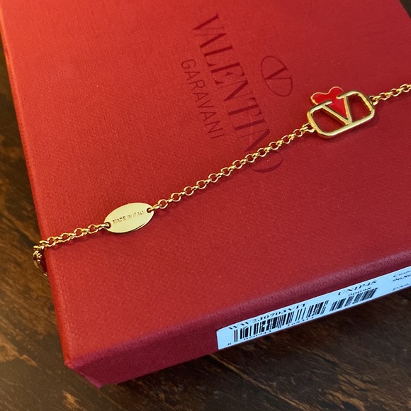 Valentino Garavani Volvo Signature Heart Bracelet - Picture 3 of 9